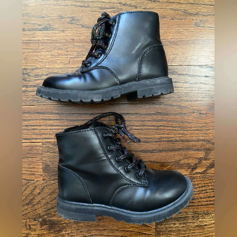 Old Navy- combat boots toddler 9 metallic detail Kids Black Lace-Up Ankle Boots